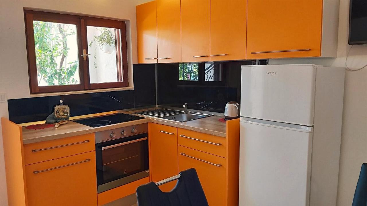 Apartments Gajo Omis Exterior photo