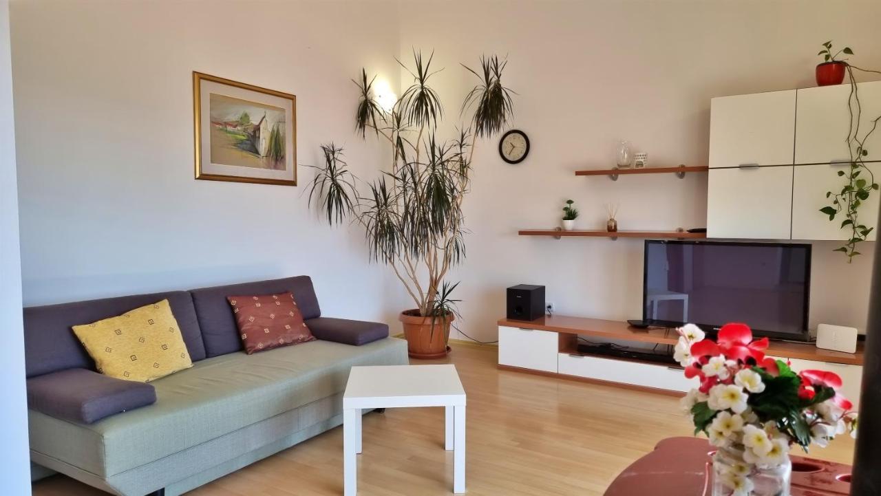 Apartments Gajo Omis Exterior photo