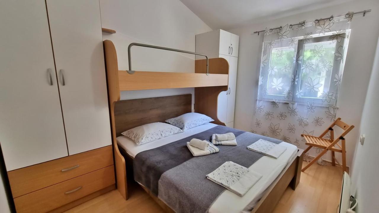 Apartments Gajo Omis Exterior photo