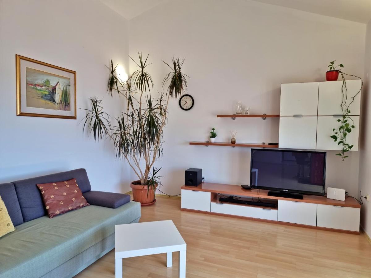 Apartments Gajo Omis Exterior photo