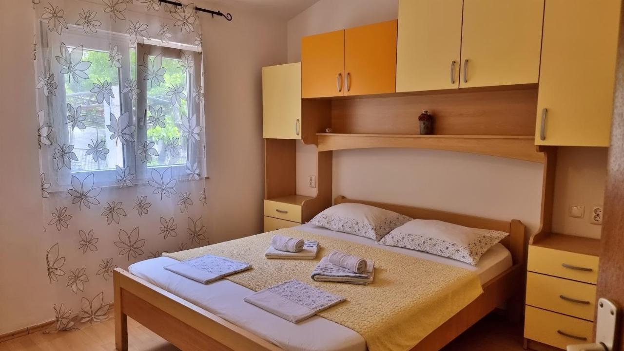 Apartments Gajo Omis Exterior photo